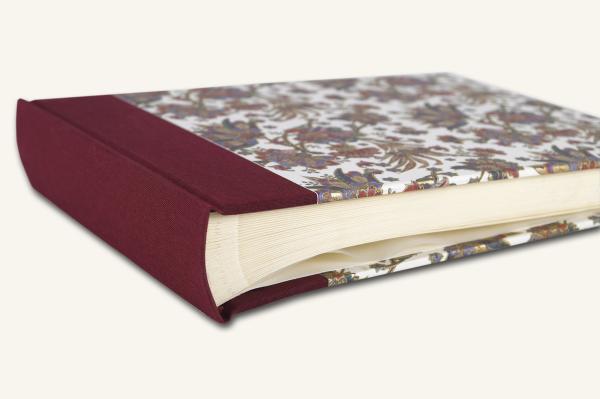 Photo album to design yourself, lying, burgundy linen spine, Florentine paper with gold